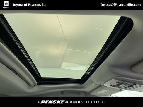 Used 2022 Toyota Highlander XLE image 6