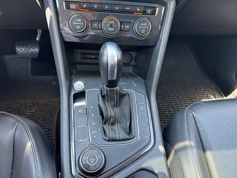 Used 2021 Volkswagen Tiguan SE w/ Panoramic Sunroof Package AWD/4WD image 24