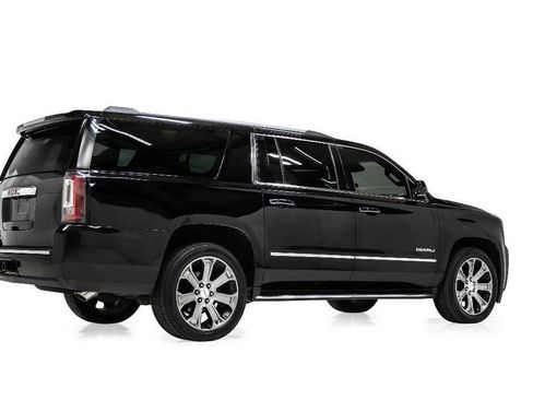 Used 2017 GMC Yukon XL Denali w/ Open Road Package RWD image 5