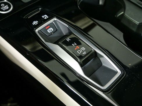 Used 2025 Audi Q6 e-tron Premium Plus w/ Premium Plus AWD/4WD image 18
