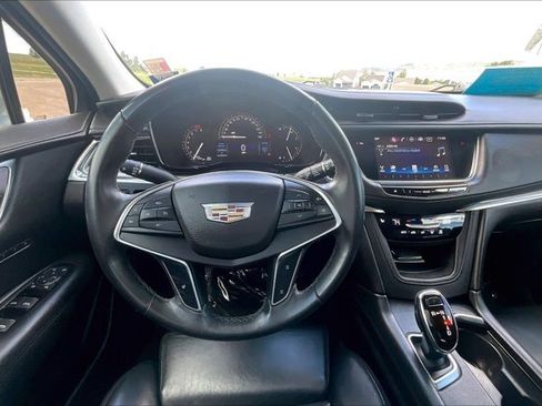 Used 2017 Cadillac XT5 Luxury AWD/4WD image 8