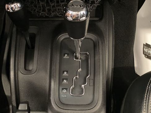 Used 2016 Jeep Wrangler Unlimited Rubicon AWD/4WD image 21