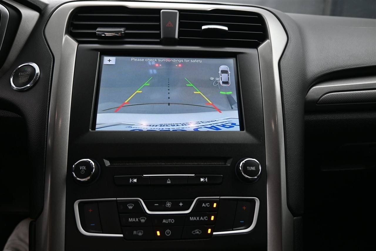Used 2017 Ford Fusion SE w/ Fusion SE Technology Package FWD image 14