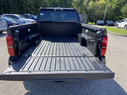 Used 2025 Toyota Tacoma TRD Sport AWD/4WD image 8