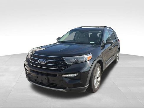 Used 2020 Ford Explorer XLT w/ Equipment Group 202A AWD/4WD image 6