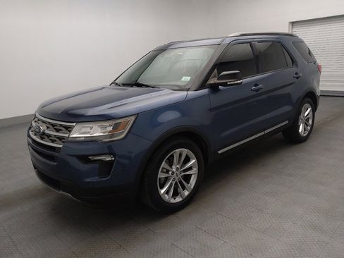 Used 2018 Ford Explorer XLT w/ Equipment Group 202A image 2