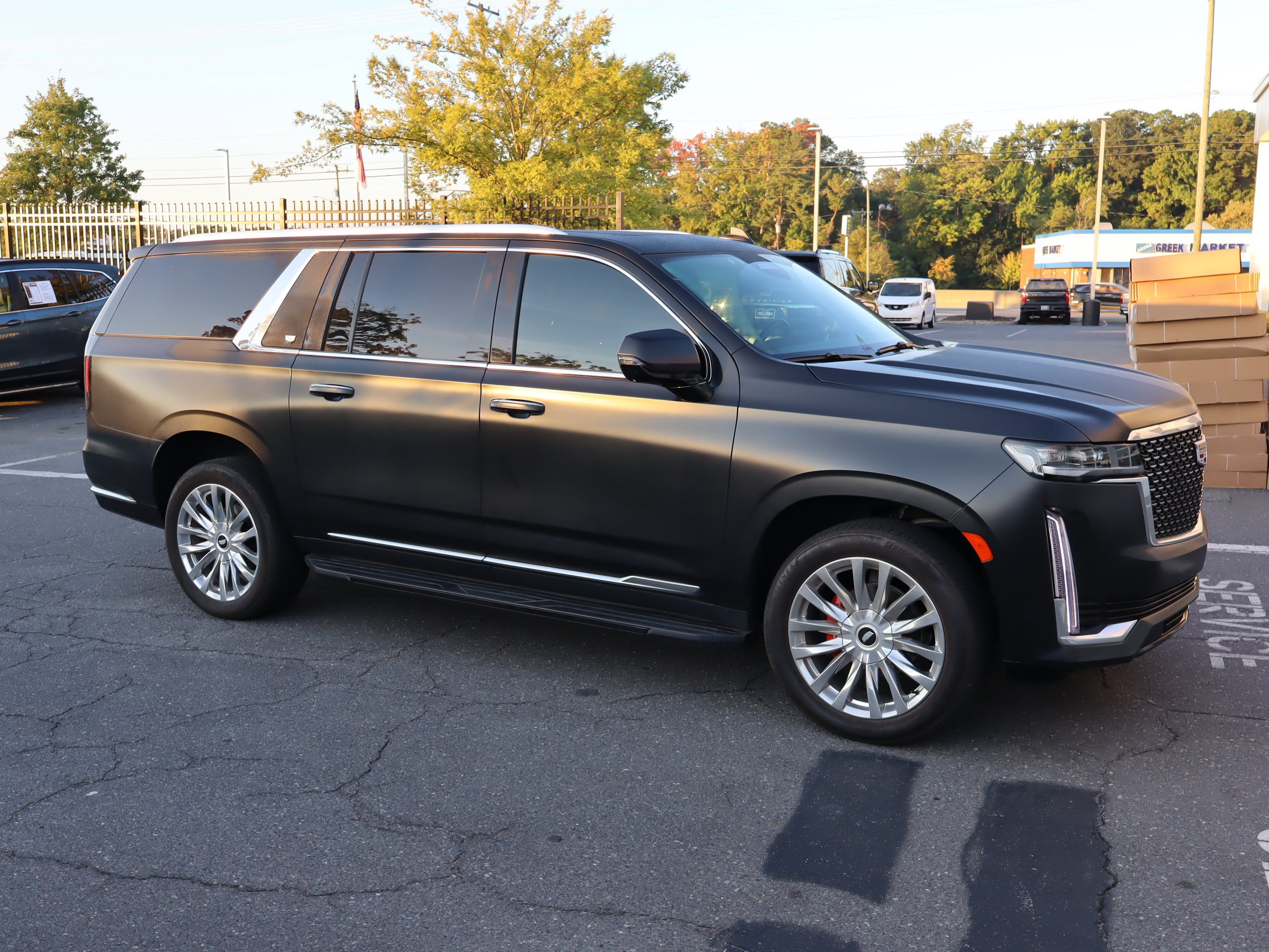 Used 2023 Cadillac Escalade ESV Premium Luxury AWD/4WD image 13