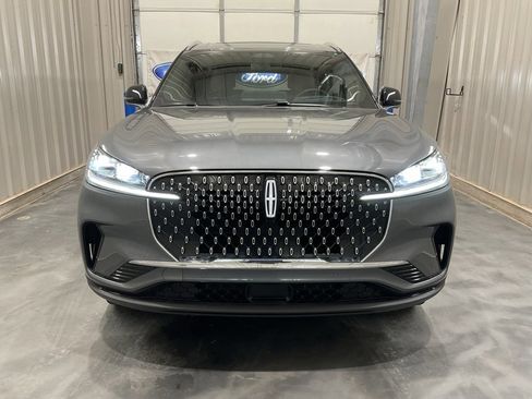 Used 2025 Lincoln Aviator Reserve w/ Luxury Package image 2