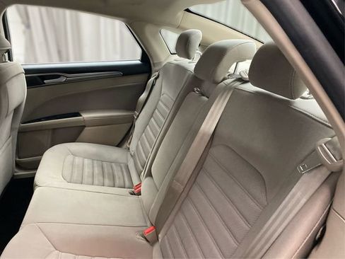 Used 2018 Ford Fusion SE image 11