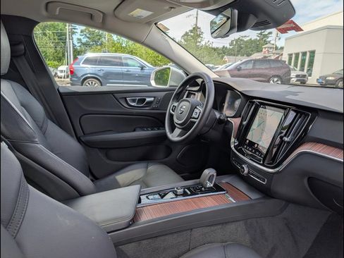Certified 2025 Volvo V60 B5 Cross Country Plus AWD/4WD image 21