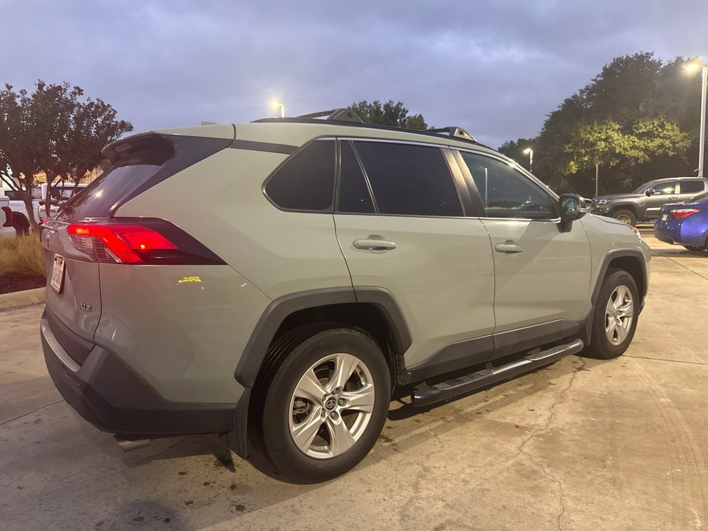Used 2021 Toyota RAV4 XLE FWD image 16