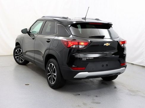 Used 2024 Chevrolet TrailBlazer LT w/ LT Cold Weather Package image 8