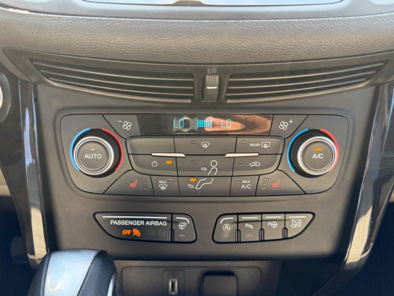 Used 2019 Ford Escape Titanium FWD image 17