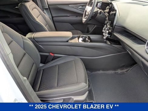 New 2025 Chevrolet Blazer EV LT image 30
