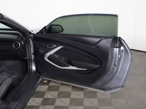 Used 2020 Chevrolet Camaro LT image 23