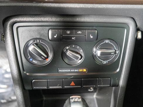 Used 2013 Volkswagen Beetle TDI FWD image 18