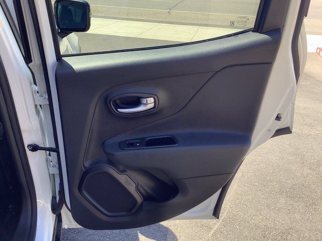 Used 2023 Jeep Renegade Latitude AWD/4WD image 32