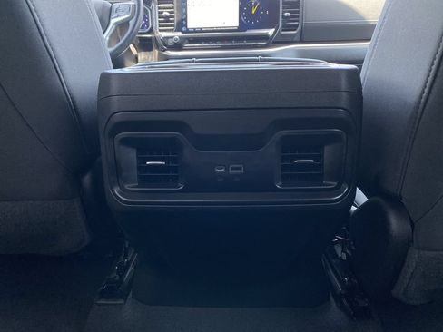 Used 2022 Chevrolet Silverado 1500 LT w/ Z71 Off-Road Package AWD/4WD image 29