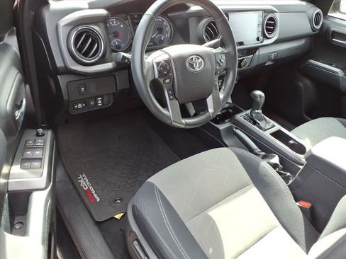 Used 2022 Toyota Tacoma TRD Off-Road w/ Technology Package image 15