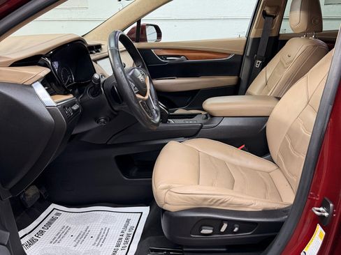 Used 2018 Cadillac XT5 Platinum w/ Driver Assist Package image 14