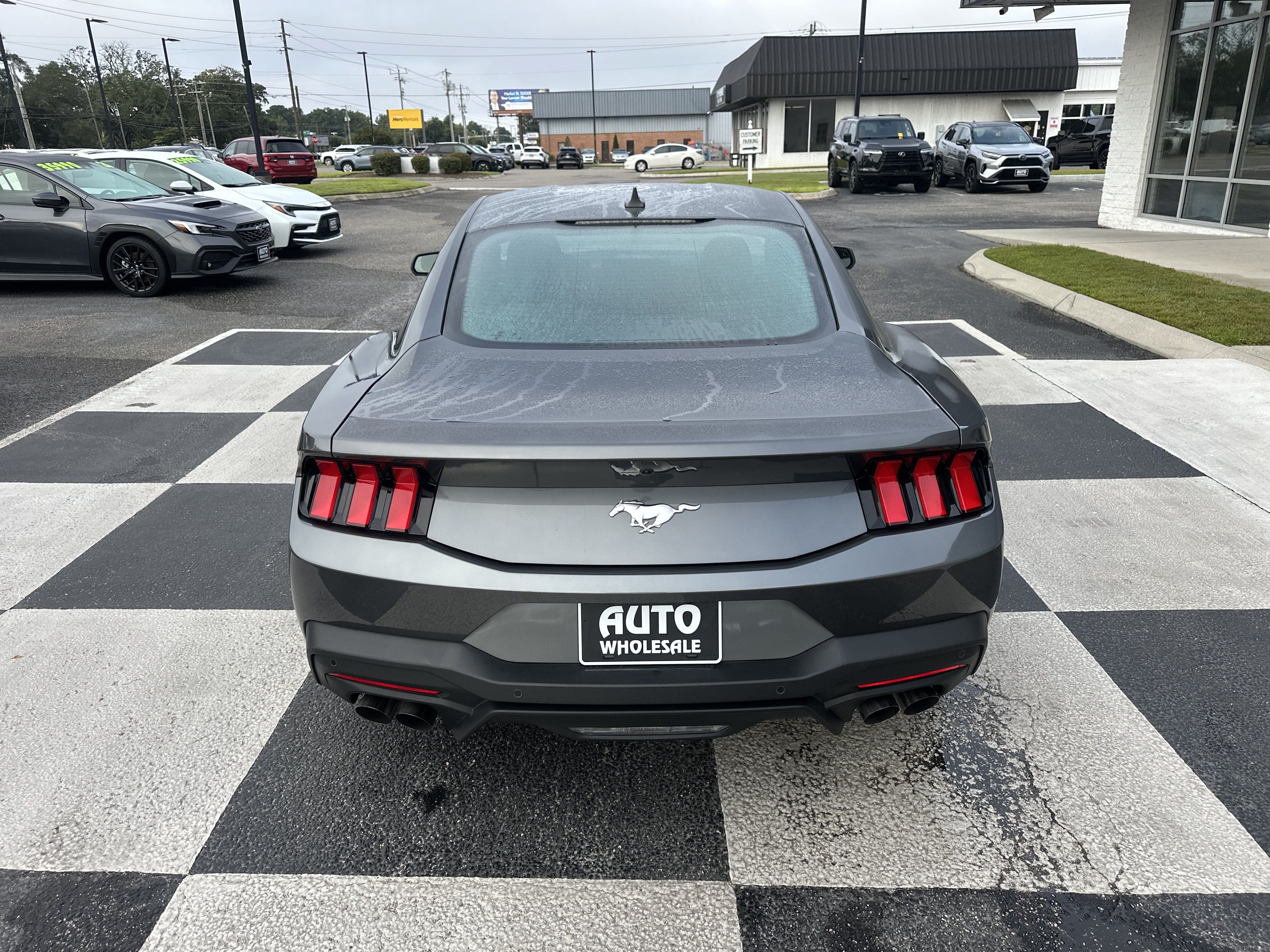 Used 2025 Ford Mustang Coupe RWD image 4