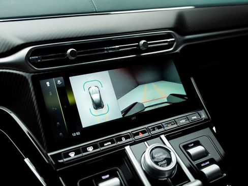 Used 2025 Aston Martin V8 Vantage Coupe RWD image 52