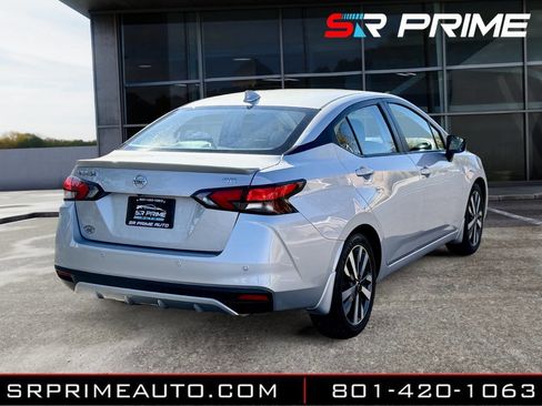 Used 2021 Nissan Versa SR image 3