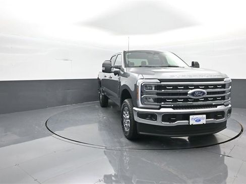 New 2026 Ford F250 Lariat w/ FX4 Off-Road Package image 2