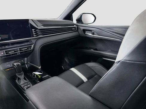 Used 2025 Toyota Camry SE FWD image 21
