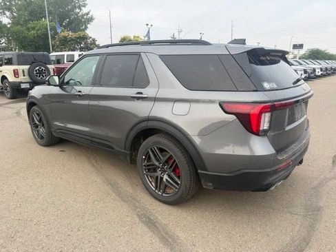 Used 2025 Ford Explorer ST AWD/4WD image 8