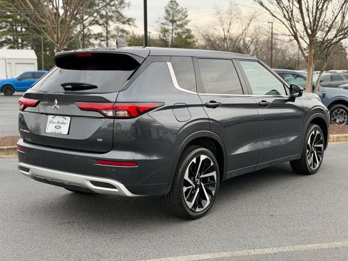 Used 2024 Mitsubishi Outlander SE image 9