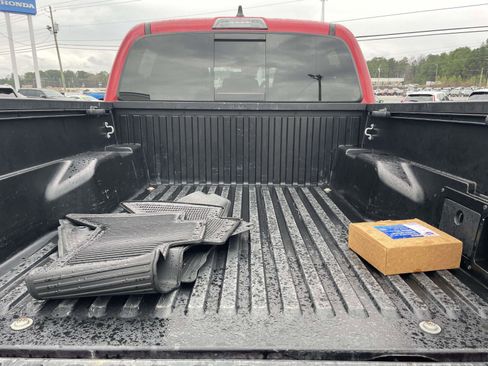 Used 2021 Toyota Tacoma TRD Off-Road image 8