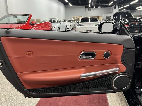 Used 2006 Chrysler Crossfire Limited image 16