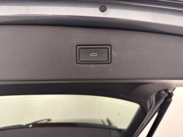 Used 2024 Volkswagen Tiguan SE R-Line FWD image 13