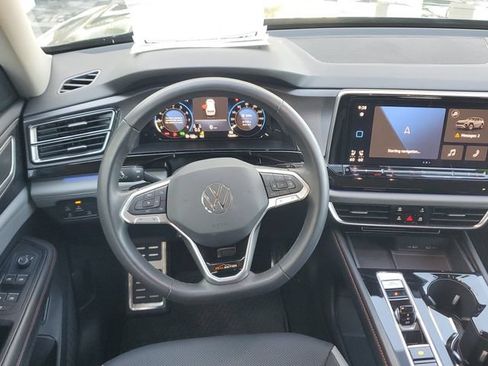 Used 2024 Volkswagen Atlas Peak Edition SE AWD/4WD image 14