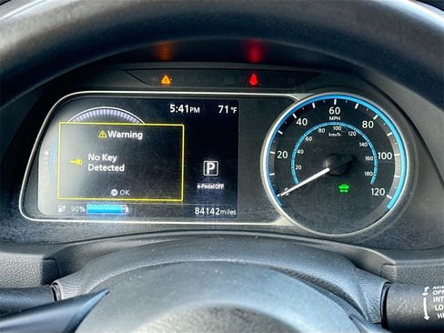 Used 2023 Nissan Leaf S image 13