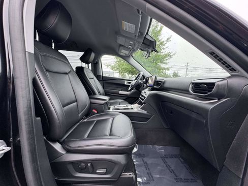 Used 2020 Ford Explorer XLT w/ Equipment Group 202A AWD/4WD image 8