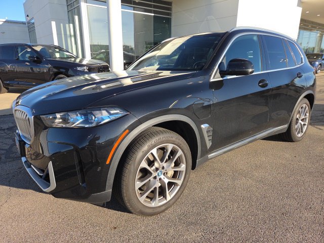Used 2024 BMW X5 xDrive50e w/ Premium Package AWD/4WD image 3