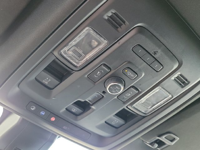 Used 2022 GMC Yukon Denali RWD image 30