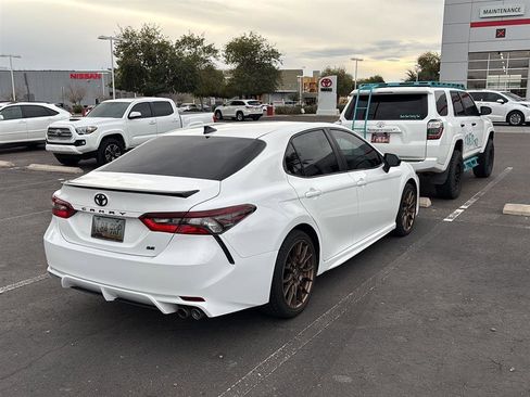 Used 2023 Toyota Camry SE image 3