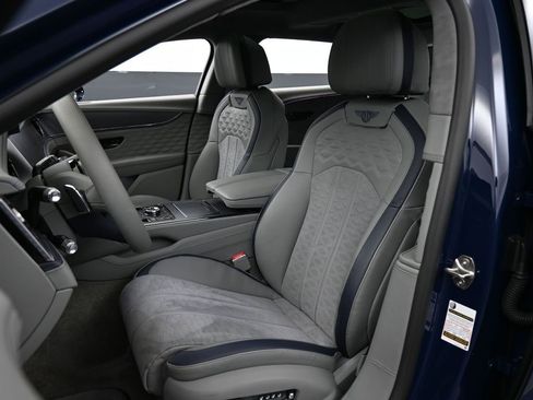 Used 2025 Bentley Flying Spur Plug-In Hybrid image 5
