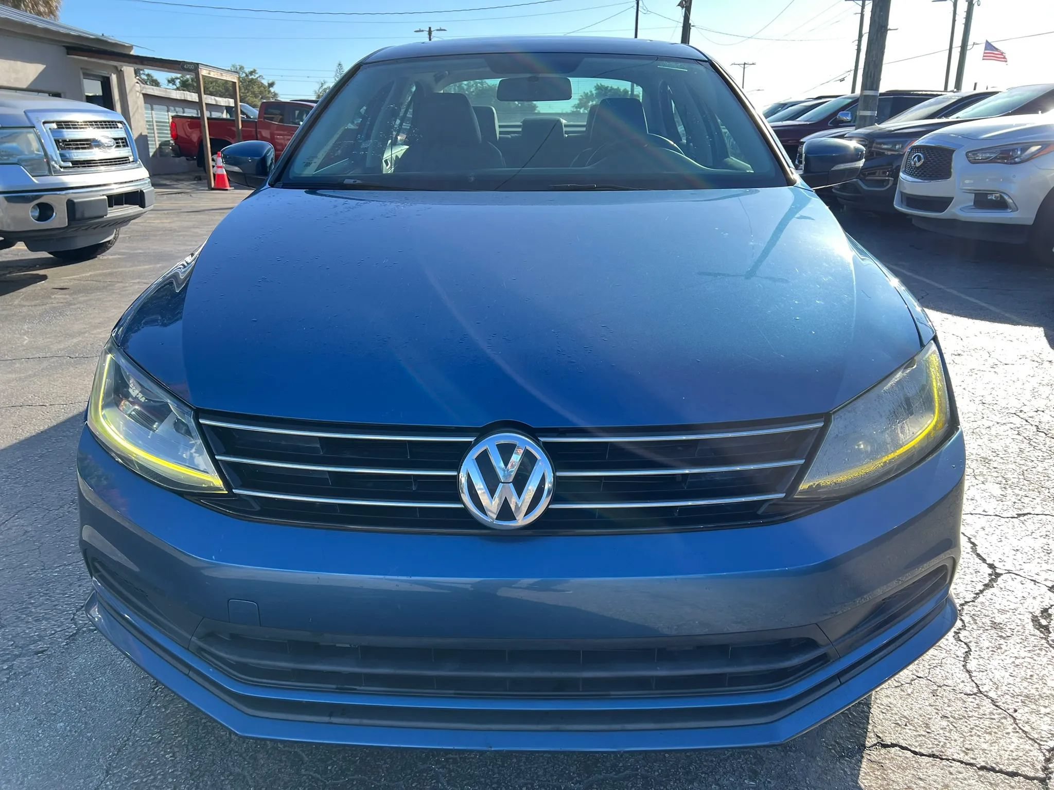 Used 2017 Volkswagen Jetta SE FWD image 3