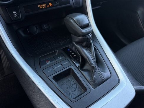 Used 2022 Toyota RAV4 LE image 20