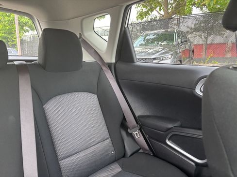 Used 2025 Kia Soul LX w/ LX Technology Package FWD image 27