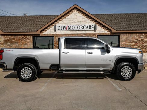 Used 2022 Chevrolet Silverado 3500 LTZ w/ LTZ Convenience Package AWD/4WD image 9