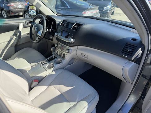 Used 2012 Toyota Highlander SE FWD image 20