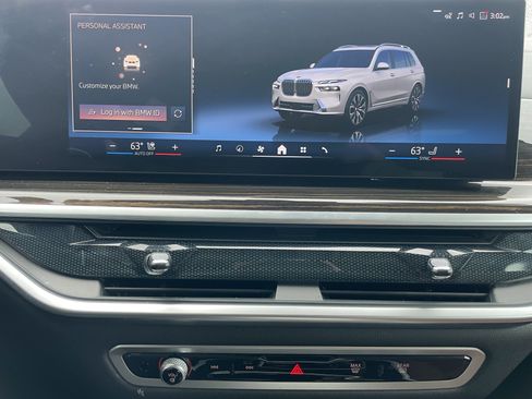 Used 2024 BMW X7 xDrive40i AWD/4WD image 19