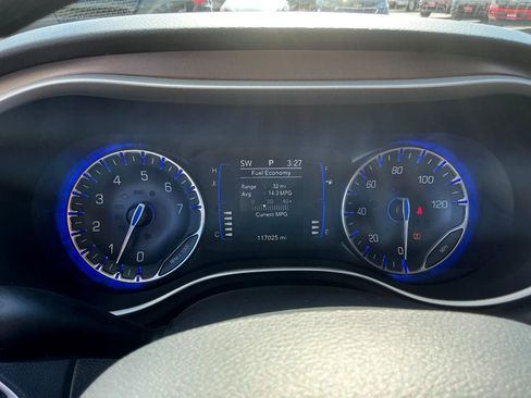 Used 2021 Chrysler Voyager Lxi image 11