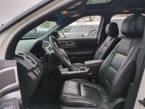 Used 2014 Ford Explorer XLT w/ Equipment Group 202A image 17