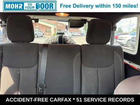 Used 2015 Jeep Wrangler Unlimited Rubicon w/ Connectivity Group AWD/4WD image 34